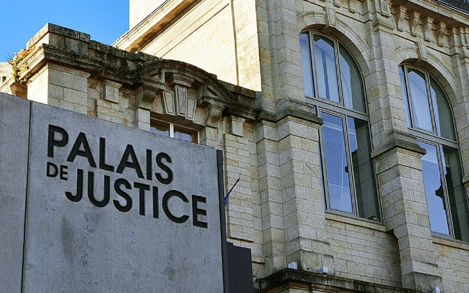 découvrez les arnaques liées aux panneaux solaires à saint-nazaire. informez-vous sur les pratiques douteuses et protégez-vous des escroqueries pour investir sereinement dans l'énergie solaire.