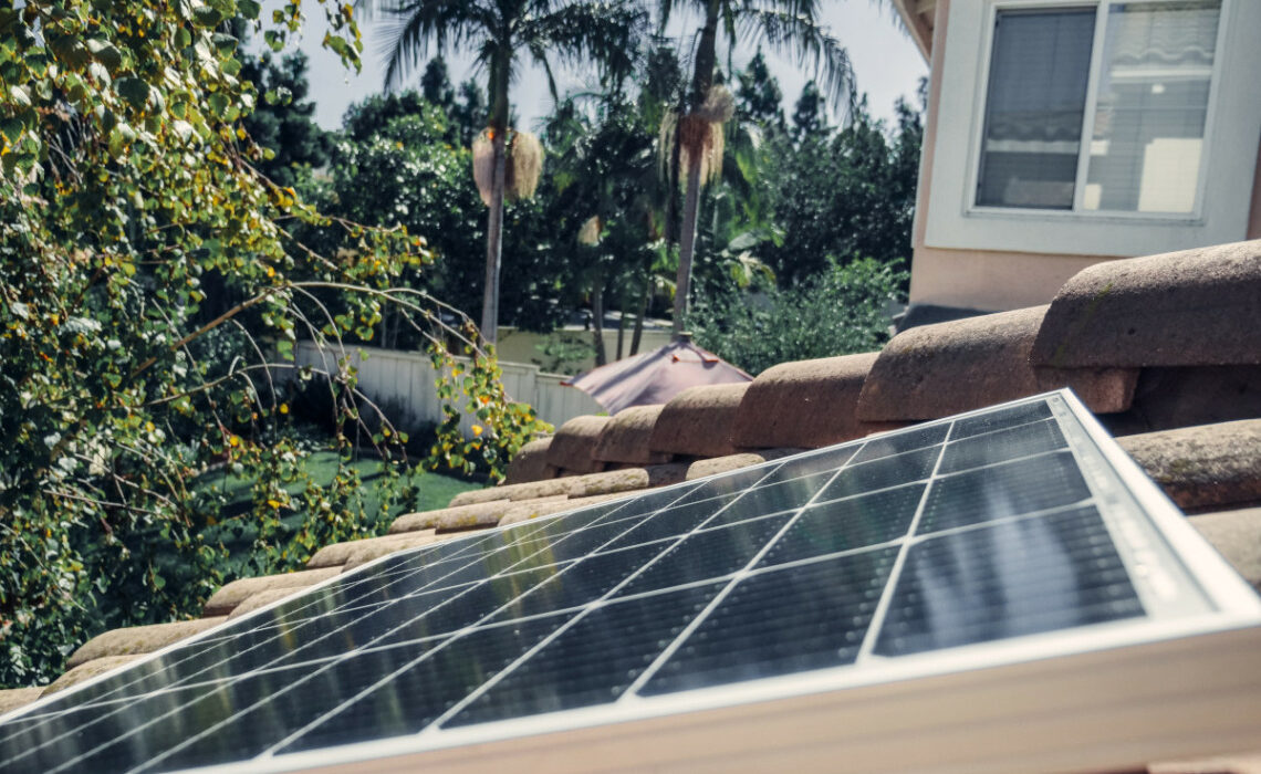 découvrez les avantages des cabanes solaires : une solution écologique, économique et innovante pour un habitat durable, alliant confort et respect de l'environnement. profitez d'une autonomie énergétique et d'un design unique tout en réduisant votre empreinte carbone.