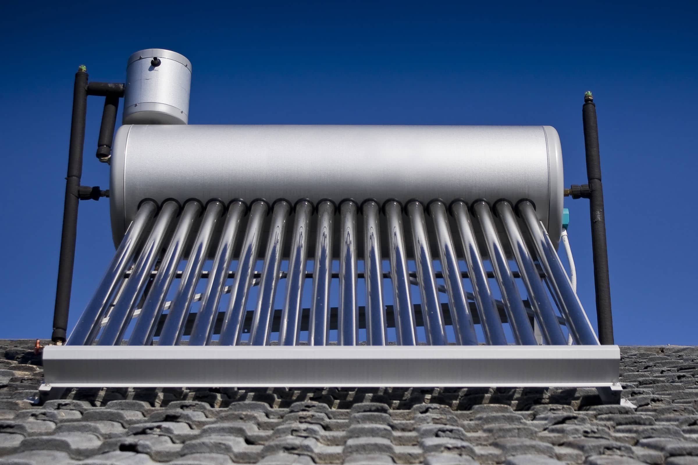 découvrez les nombreux avantages du chauffe-eau solaire : une solution écologique et économique pour réduire vos factures d'énergie, profiter d'une énergie renouvelable et contribuer à la protection de l'environnement. optez pour le solaire et faites le choix d'un avenir durable.
