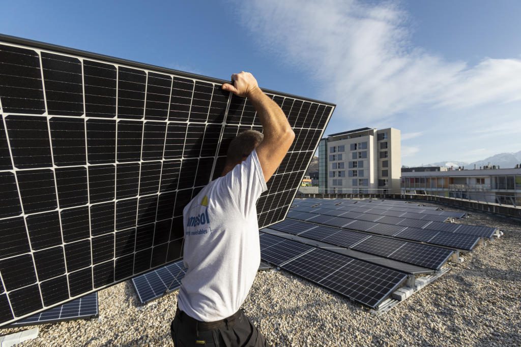 découvrez les nombreux avantages des panneaux photovoltaïques pour les pme. réduisez vos factures d'énergie, limitez votre empreinte carbone et valorisez votre image de marque grâce à une énergie renouvelable et durable. investissez dans l'avenir de votre entreprise tout en contribuant à la préservation de l'environnement.