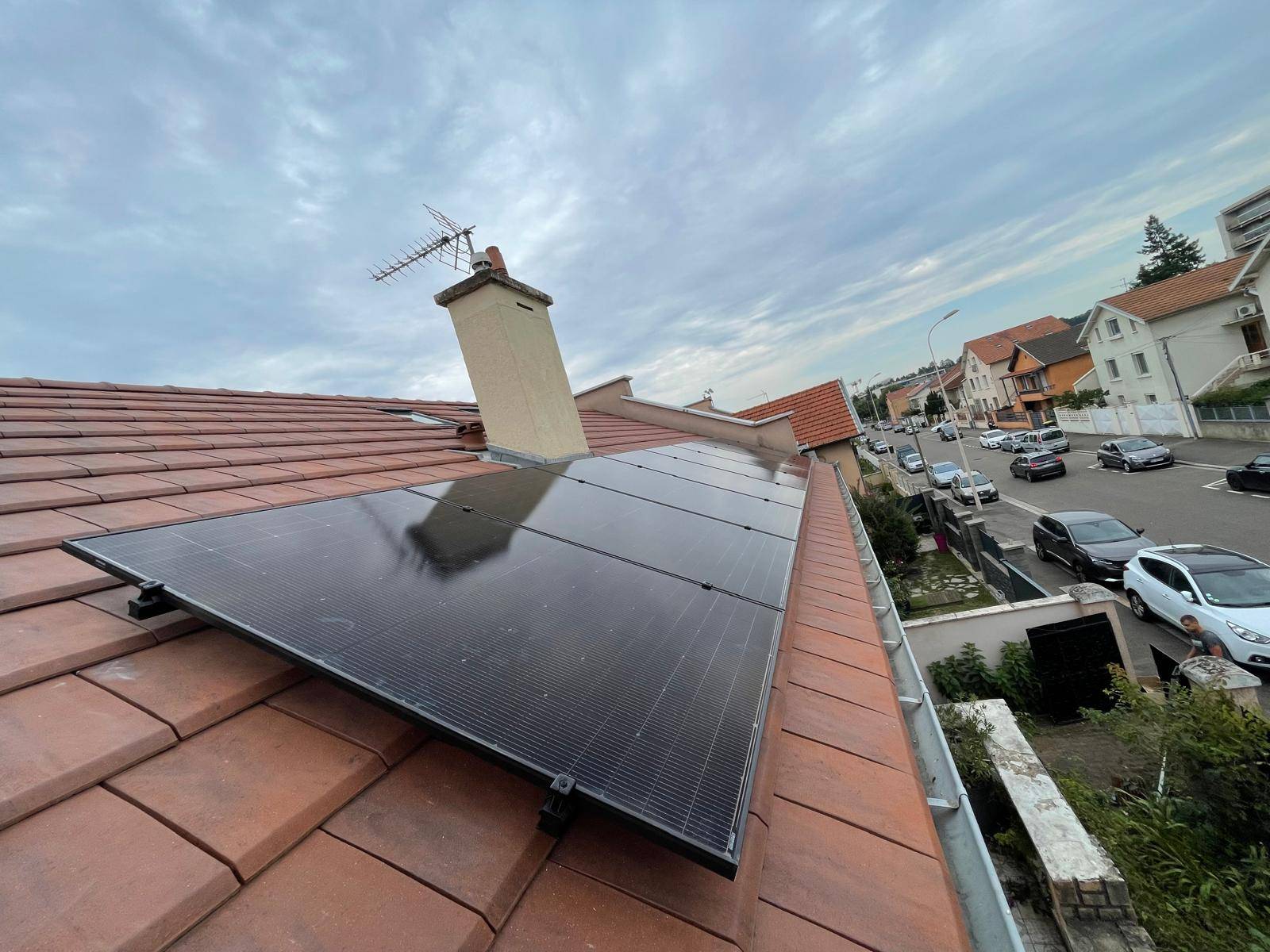 découvrez les avis des utilisateurs sur les panneaux solaires : performances, avantages, inconvénients et retours d'expérience pour vous aider à faire le meilleur choix pour votre installation énergétique.