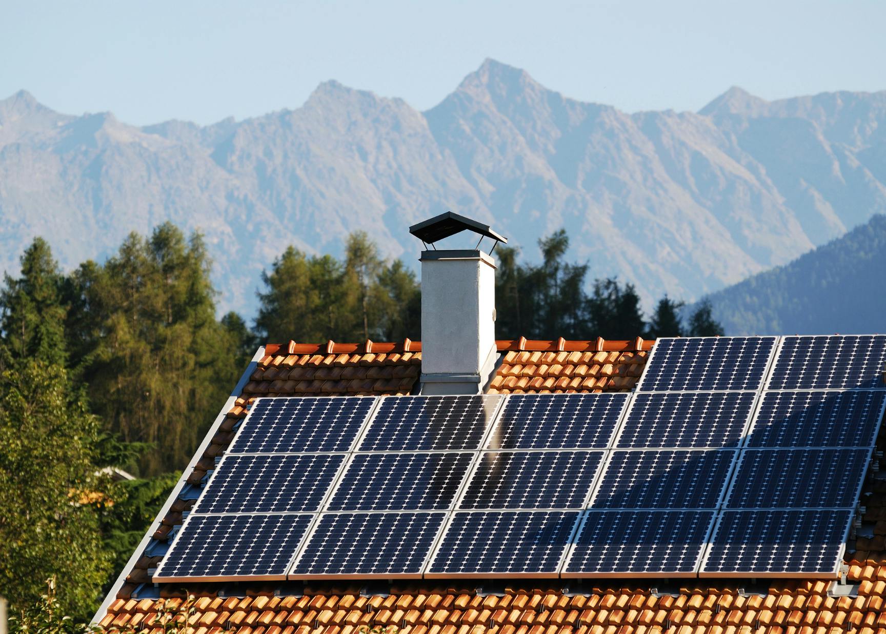 découvrez comment calculer les watts crêtes de vos panneaux solaires pour maximiser leur efficacité. apprenez les méthodes et les formules essentielles pour optimiser votre production d'énergie solaire.