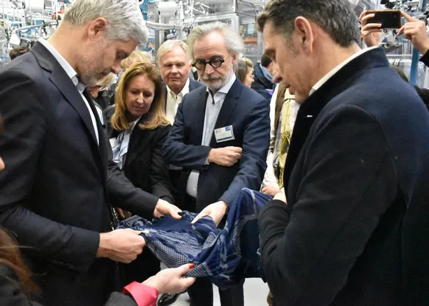 découvrez l'univers fascinant de la collaboration textile, où créativité et innovation se rencontrent. explorez des partenariats uniques entre designers et fabricants, et inspirez-vous des tendances qui façonnent l'avenir de l'industrie textile.