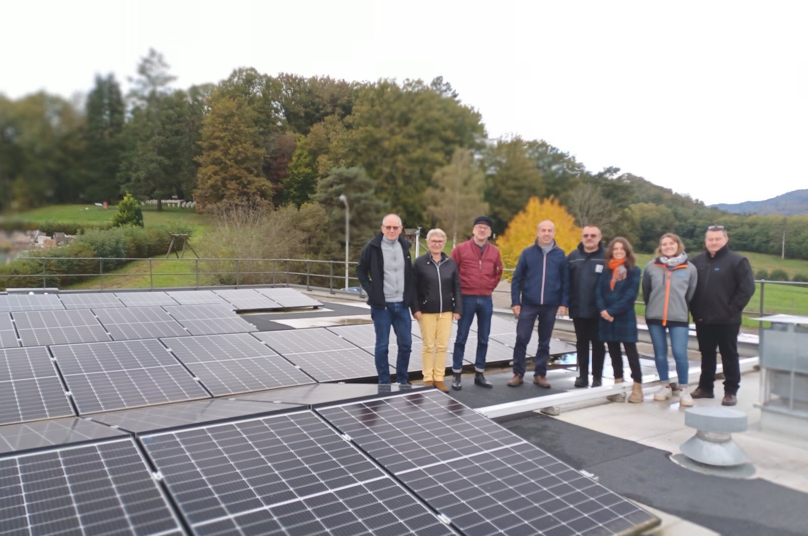 découvrez comment les collèges intègrent les panneaux solaires pour promouvoir une éducation durable et réduire leur empreinte carbone. explorez les avantages environnementaux et économiques d'une telle initiative, ainsi que des exemples inspirants d'établissements qui adoptent des solutions énergétiques renouvelables.