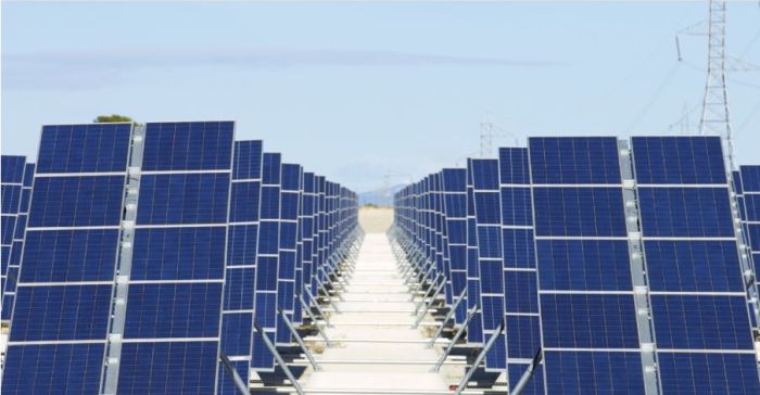 découvrez tout ce que vous devez savoir sur le coût des panneaux photovoltaïques, y compris les facteurs influençant le prix, les aides financières disponibles et les économies potentielles sur vos factures d'énergie.