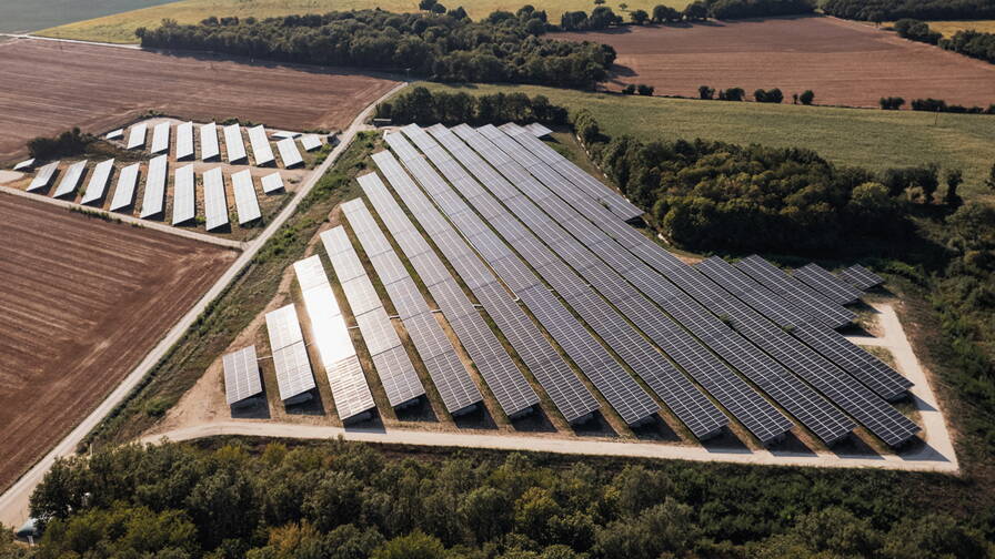 découvrez les défis photovoltaïques qui entravent le développement des énergies solaires. explorez les solutions innovantes pour surmonter les obstacles techniques, économiques et environnementaux et promouvoir une transition énergétique durable.