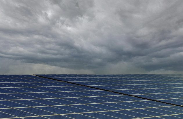 découvrez les délais d'installation des panneaux photovoltaïques : tout ce qu'il faut savoir sur les étapes, les réglementations et les critères influençant les délais pour profiter au plus vite de l'énergie solaire.