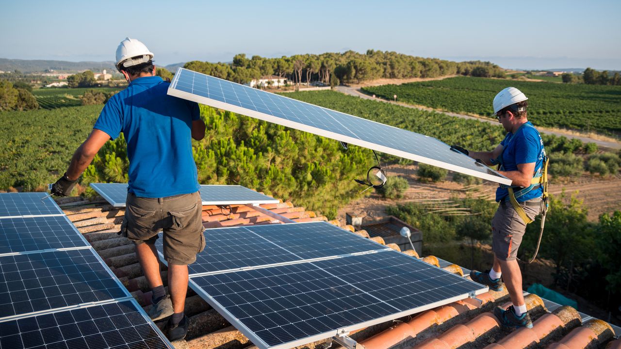 profitez de notre destockage exceptionnel de panneaux solaires ! réduisez vos factures d'énergie et faites un geste pour l'environnement en optant pour des solutions écologiques à prix réduits. ne manquez pas cette occasion de passer à l'énergie solaire !
