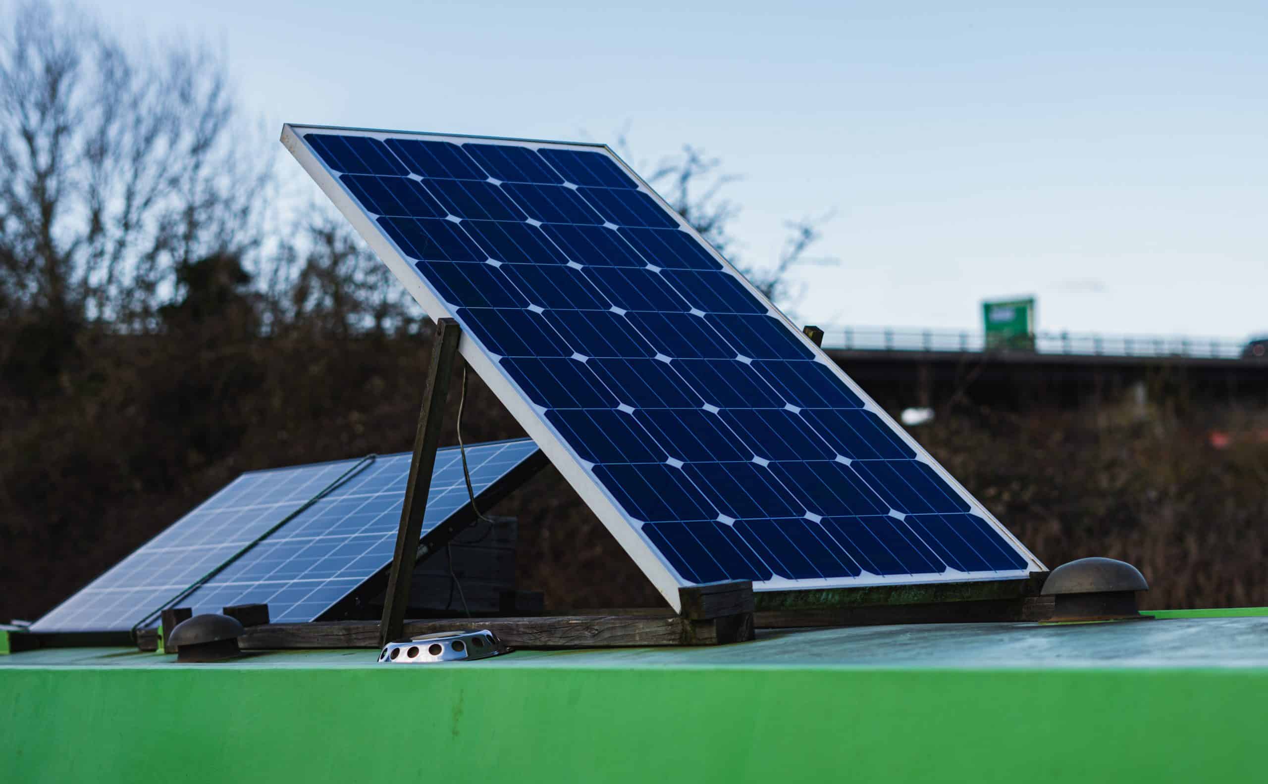 découvrez les différences entre les panneaux solaires : monocristallins, polycristallins et films minces. apprenez à choisir la meilleure option pour vos besoins en énergie renouvelable et maximisez votre production d'électricité grâce à notre guide complet.