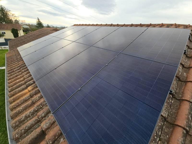 découvrez le dualsun flash 500, un générateur solaire portable puissant et compact, idéal pour vos aventures en plein air et vos besoins énergétiques d'urgence. profitez d'une source d'énergie renouvelable, facile à transporter et à utiliser, pour recharger vos appareils où que vous soyez.