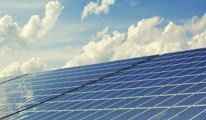 découvrez la durée de vie des panneaux solaires et les facteurs qui l'influencent. informez-vous sur l'entretien, les performances et les garanties pour maximiser votre investissement en énergie solaire.
