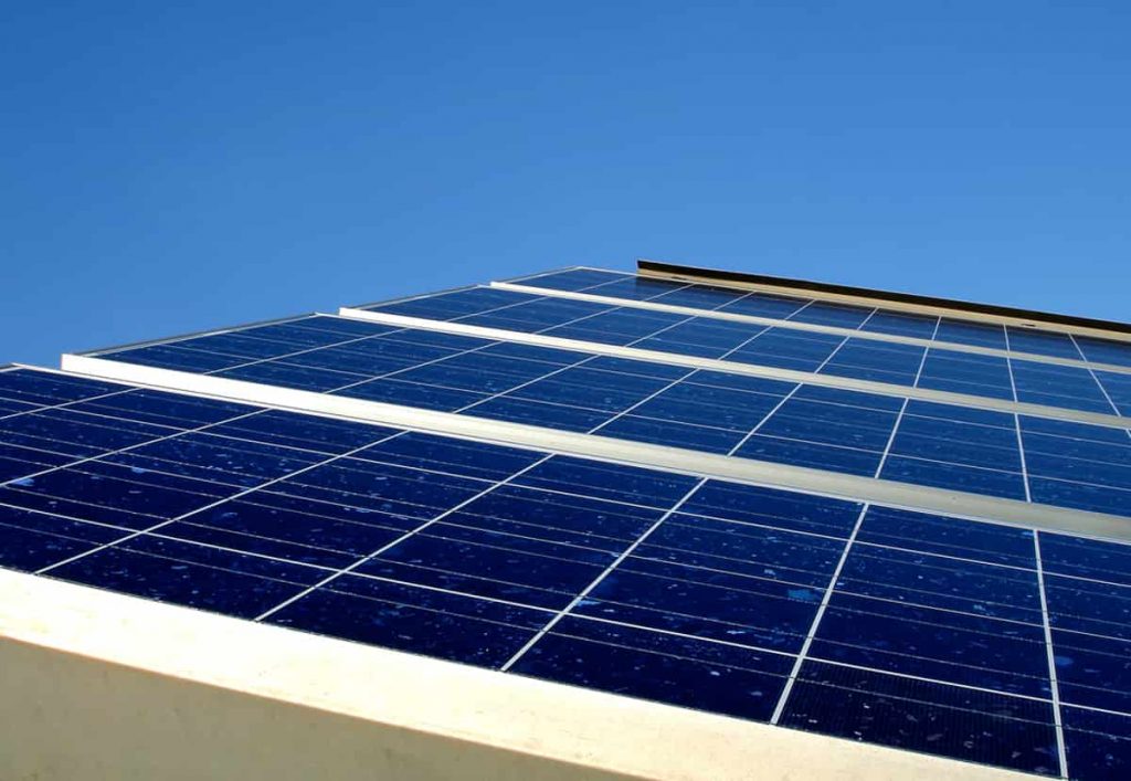 découvrez la durée de vie des panneaux solaires et leur impact sur votre investissement. apprenez comment maximiser leur performance et leur longévité pour une énergie renouvelable durable.