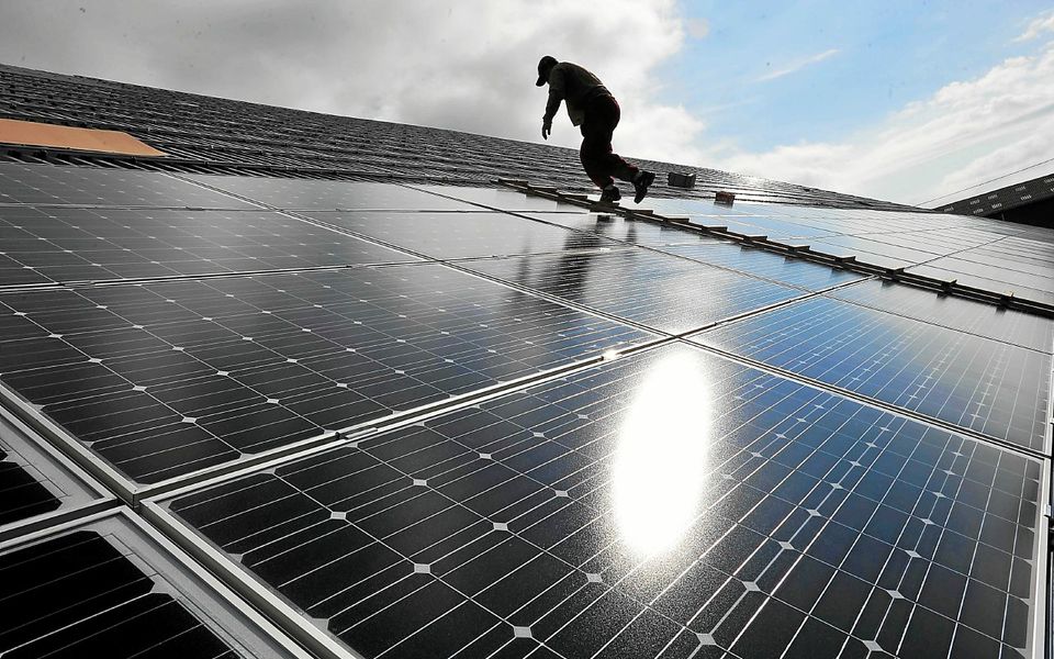 découvrez comment l'énergie solaire révolutionne l'économie mondiale en offrant des solutions durables et économiques. apprenez les avantages de cette énergie renouvelable et son impact positif sur l'environnement et les économies locales.