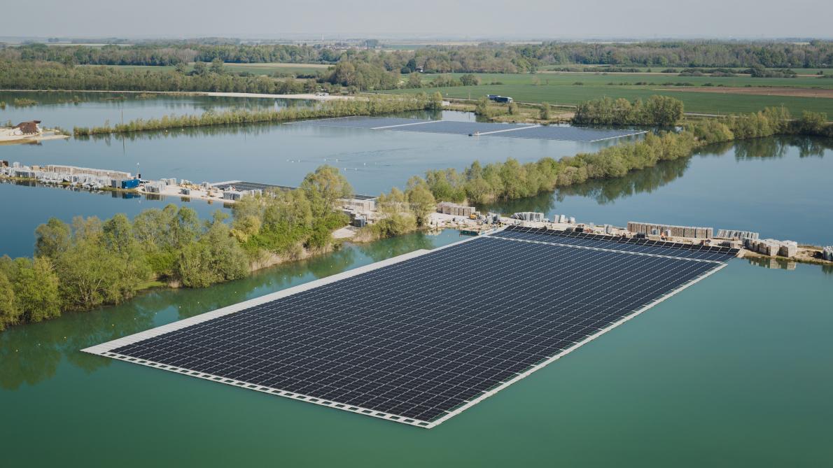 découvrez les enjeux juridiques liés à l'énergie photovoltaïque. cette analyse approfondie aborde les réglementations, les droits de propriété, ainsi que les responsabilités des acteurs du secteur, afin de mieux comprendre les implications légales et les opportunités offertes par l'essor des panneaux solaires.