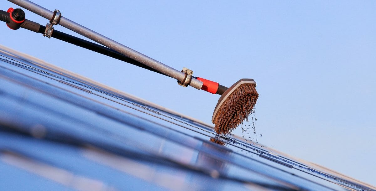 assurez le bon fonctionnement de vos installations avec notre guide complet sur l'entretien des panneaux solaires. découvrez des conseils pratiques pour optimiser leur performance et prolonger leur durée de vie.