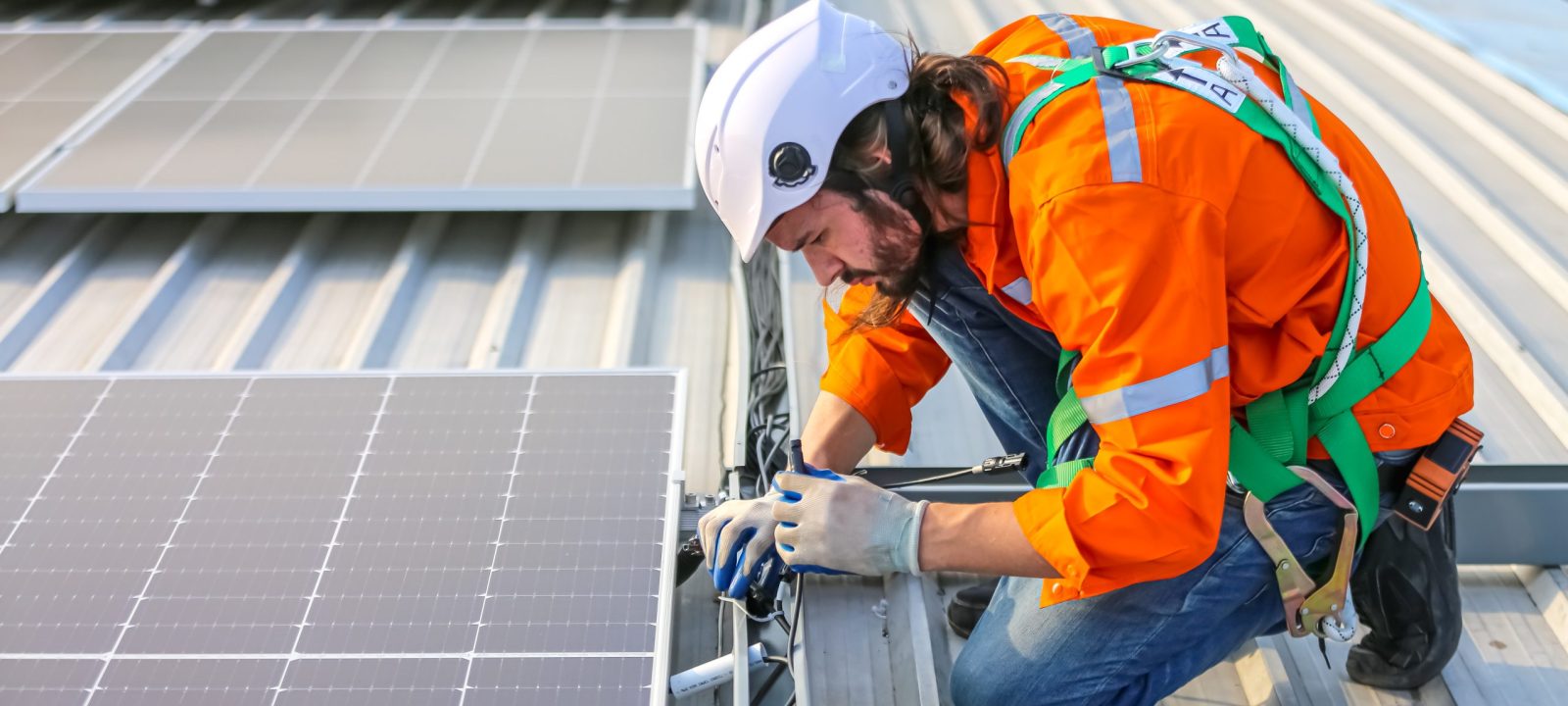 découvrez notre formation spécialisée sur les panneaux photovoltaïques, qui vous permettra d'acquérir les compétences nécessaires pour concevoir, installer et entretenir des systèmes solaires performants. rejoignez-nous pour vous former à une énergie durable et écologique.