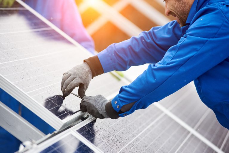 découvrez comment les garanties sur les panneaux solaires protègent votre investissement et assurent une performance optimale de votre installation. informez-vous sur les différentes assurances disponibles et les avantages qu'elles offrent pour une énergie renouvelable fiable et durable.