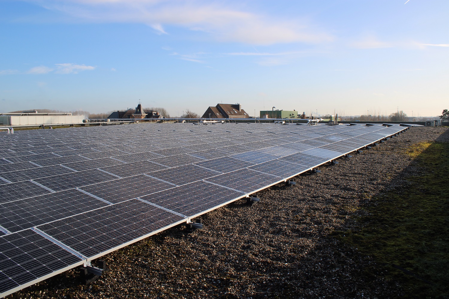 découvrez notre sélection de panneaux solaires de haute qualité en tant que grossiste en belgique. profitez de tarifs compétitifs et d'un service personnalisé pour vos projets énergétiques. engagé pour l'environnement, nous vous offrons des solutions durables et rentables.