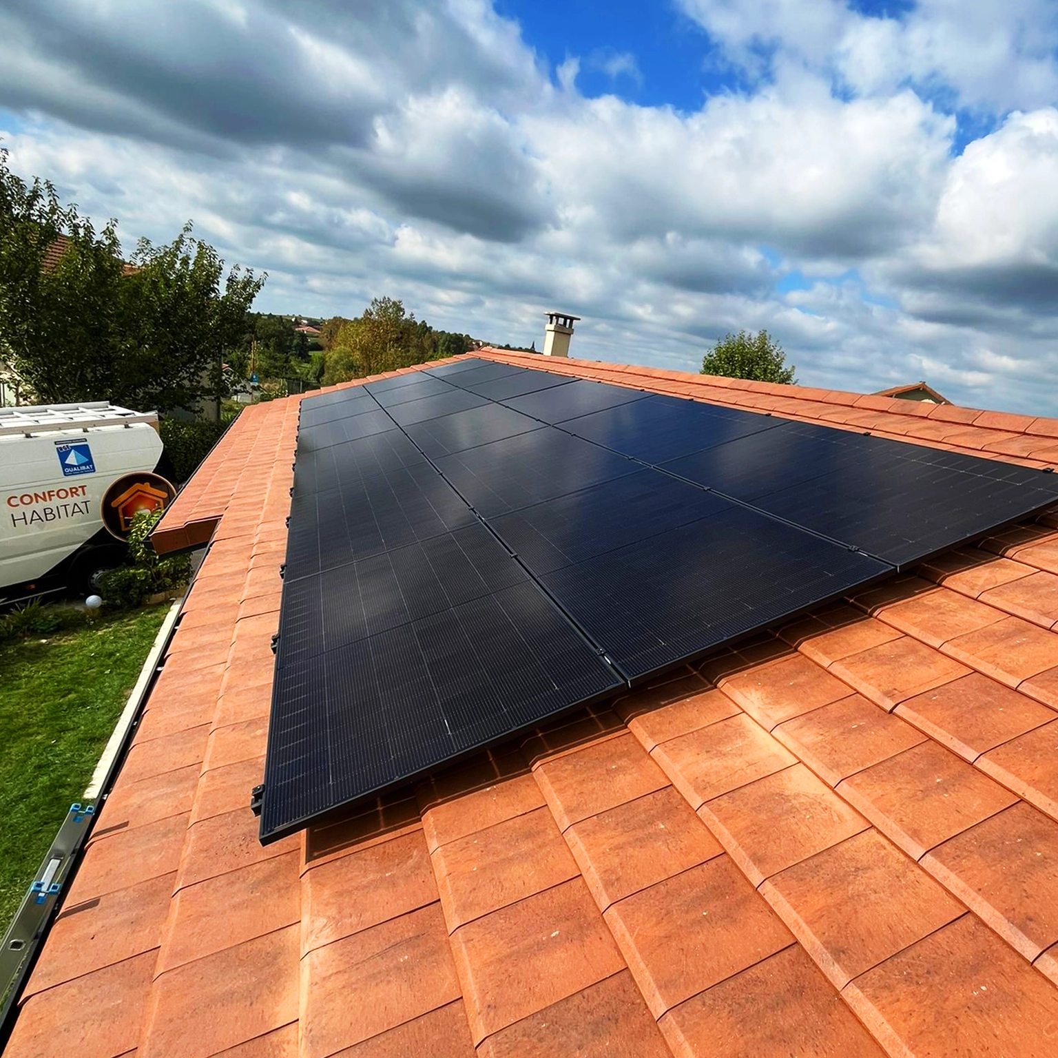 découvrez l'impact des ombres sur l'efficacité des panneaux photovoltaïques. apprenez comment l'emplacement et l'environnement peuvent influencer la performance de votre installation solaire et maximiser votre production d'énergie.