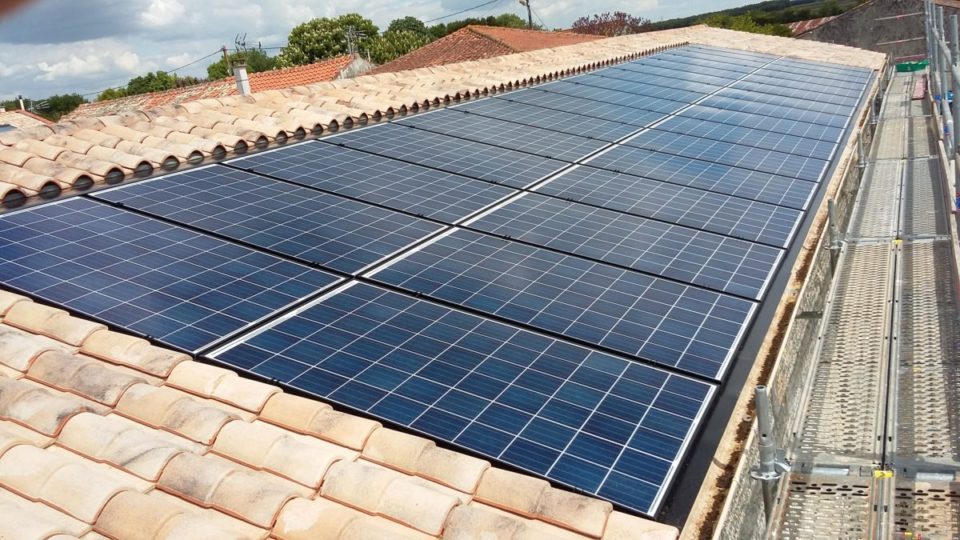 découvrez les inconvénients des panneaux solaires, notamment les coûts d'installation élevés, la dépendance aux conditions météorologiques, et les défis liés au stockage de l'énergie. informez-vous sur les aspects à considérer avant d'investir dans une solution énergétique renouvelable.