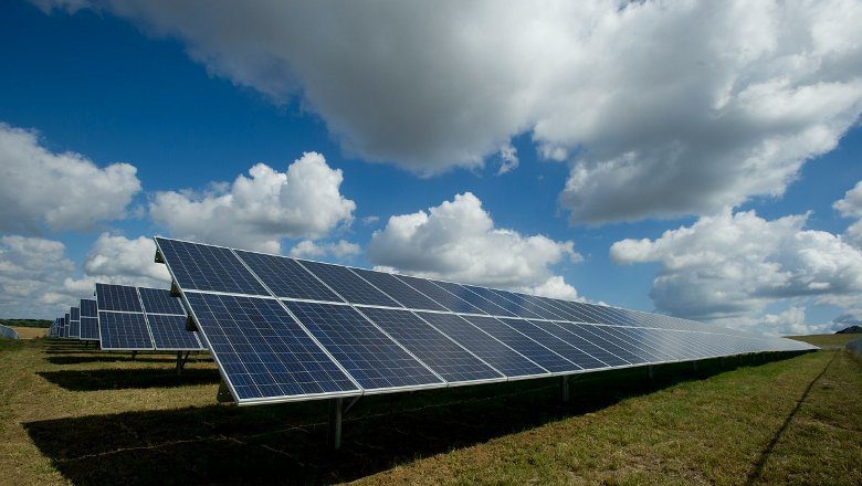 découvrez comment l'indépendance énergétique solaire transforme notre rapport à l'énergie, en offrant des solutions durables et autonomes pour les particuliers et les entreprises. optimisez vos ressources et réduisez votre empreinte carbone grâce à cette alternative énergétique innovante.