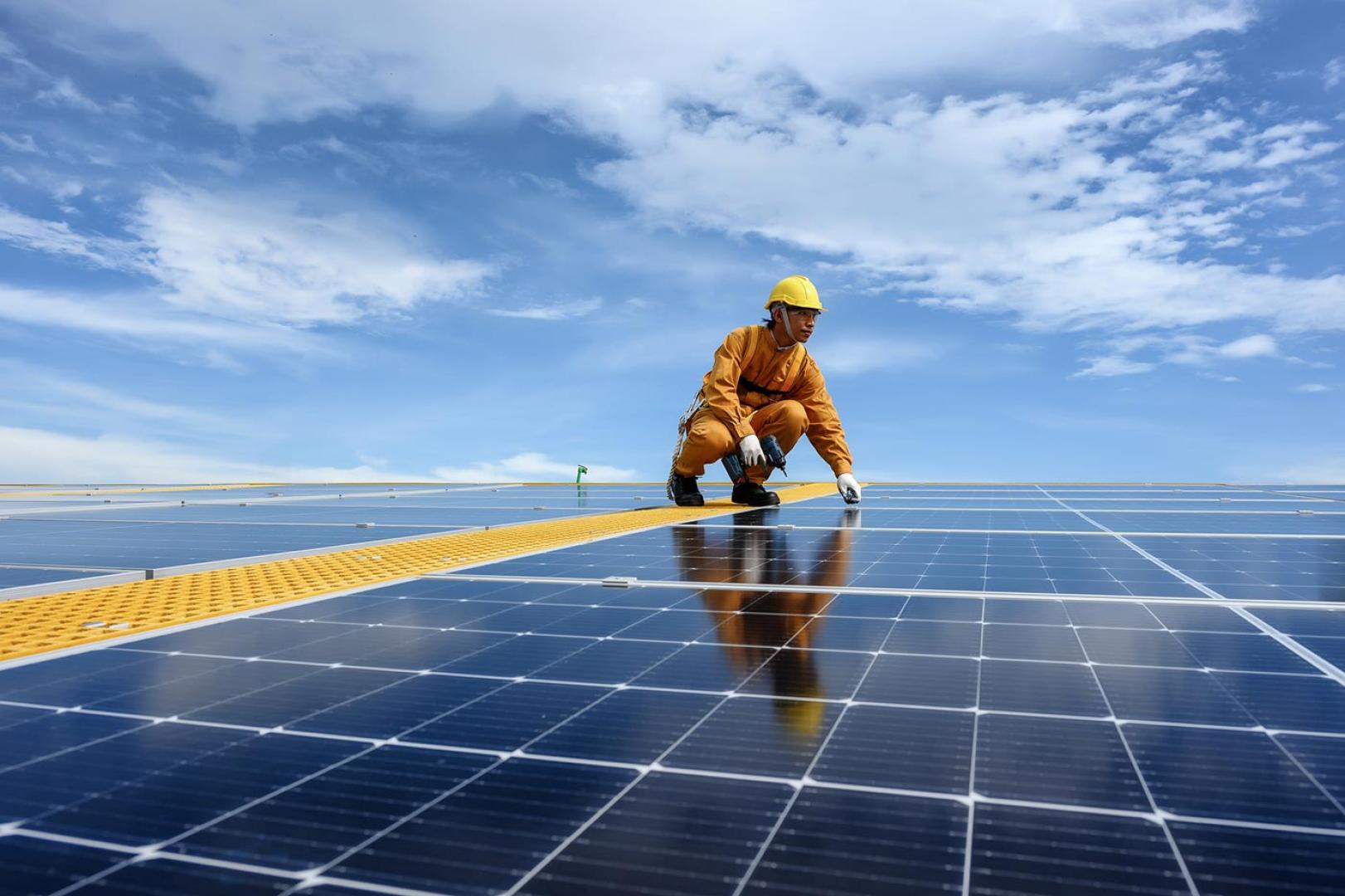 découvrez comment installer un panneau solaire facilement et efficacement. suivez notre guide étape par étape pour maximiser l'énergie solaire de votre maison tout en réduisant vos factures d'électricité. profitez des avantages écologiques et économiques de l'énergie renouvelable dès aujourd'hui !