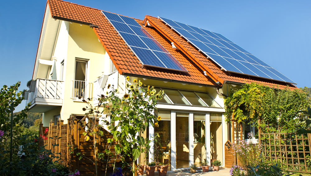 découvrez comment installer des panneaux solaires dans votre jardin pour profiter d'une énergie verte et réduire vos factures. guide complet et conseils pratiques pour optimiser votre espace extérieur.