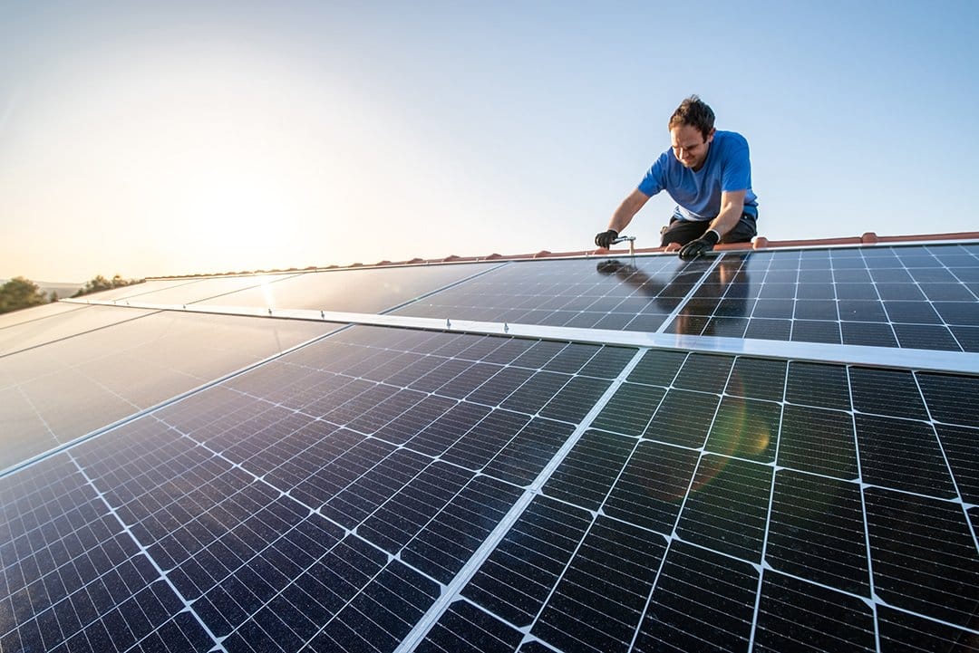 découvrez les avantages des investissements solaires pour un avenir durable. explorez les opportunités économiques, les incitations fiscales et les bénéfices environnementaux liés à l'énergie solaire. investissez dès aujourd'hui dans une source d'énergie renouvelable et participez à la transition énergétique.