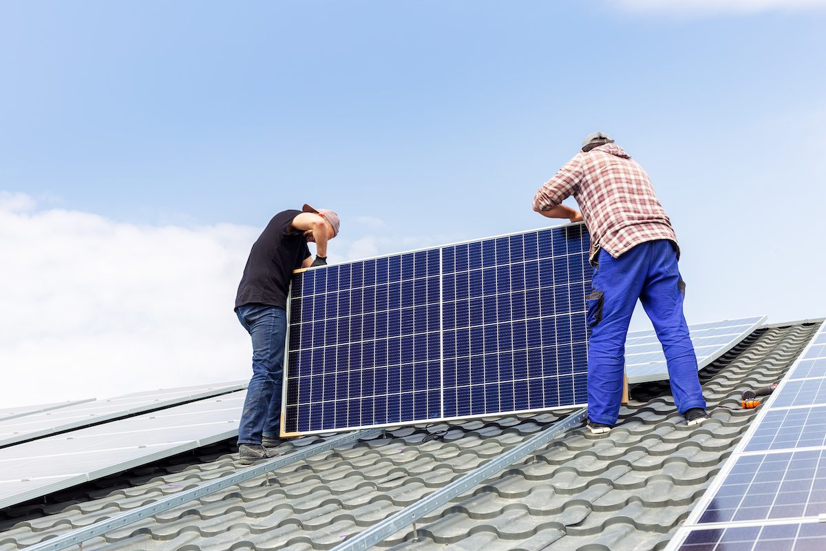 découvrez notre kit solaire maison, conçu pour vous aider à réduire vos factures d'énergie tout en contribuant à une planète plus verte. facile à installer et adapté à tous les types de logements, ce système photovoltaïque vous permettra de profiter d'une énergie propre et renouvelable. optez pour un mode de vie durable avec notre kit solaire performant !