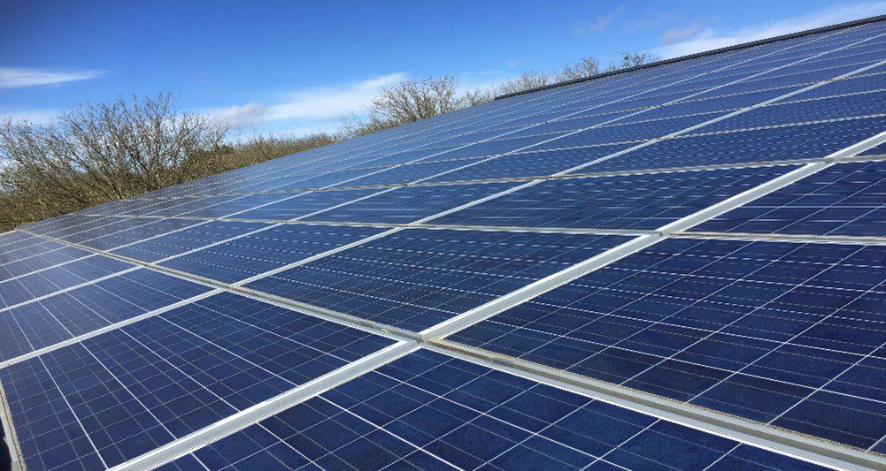 découvrez nos modules photovoltaïques de haute performance, conçus pour optimiser votre production d'énergie solaire et réduire votre empreinte carbone. idéals pour les particuliers et les entreprises, nos panneaux solaires s'intègrent parfaitement dans tous les types de toit et garantissent un rendement énergétique optimal.