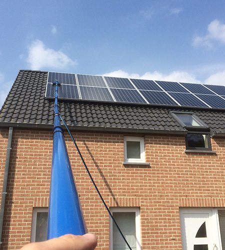 découvrez comment nettoyer efficacement vos panneaux photovoltaïques pour optimiser leur performance et prolonger leur durée de vie. suivez nos conseils pratiques et professionnels pour un entretien facile et rapide.