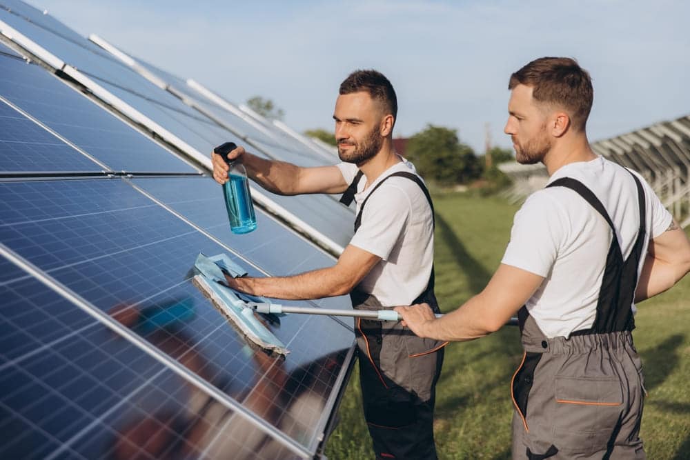 découvrez l'importance de l'entretien des panneaux photovoltaïques pour optimiser leur performance et prolonger leur durée de vie. apprenez les meilleures pratiques et conseils d'experts pour garantir un fonctionnement efficace de votre installation solaire.