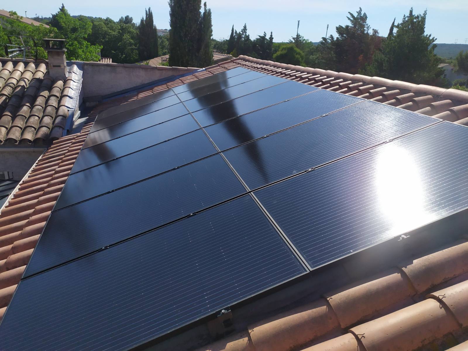 découvrez comment intégrer des panneaux photovoltaïques dans votre maison pour produire de l'énergie renouvelable, réduire vosfactures d'électricité et contribuer à la protection de l'environnement. informez-vous sur les avantages, l'installation et les aides disponibles!