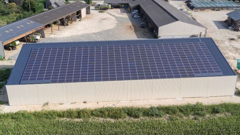 découvrez comment investir dans un panneau photovoltaïque rentable peut réduire vos factures d'électricité tout en contribuant à la protection de l'environnement. profitez des avantages financiers et écologiques d'une énergie renouvelable moderne et efficace.