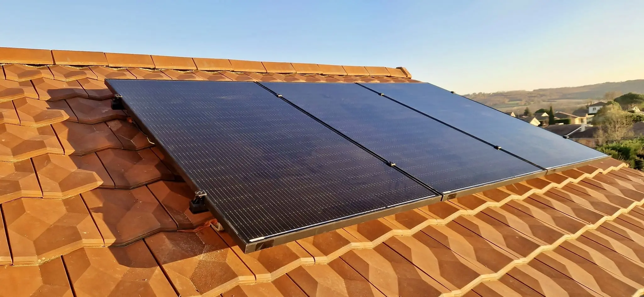 découvrez comment installer facilement des panneaux solaires pour l'autoconsommation. optimisez votre consommation d'énergie tout en réduisant vos factures et contribuez à la protection de l'environnement grâce à des solutions simples et efficaces.