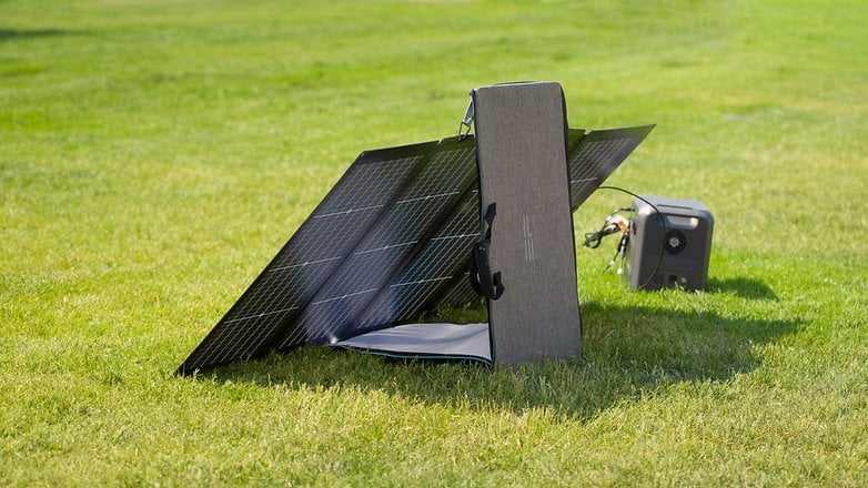 découvrez le panneau solaire ecoflow 220w, une solution énergétique durable et performante pour vos aventures en plein air ou vos besoins domestiques. profitez d'une énergie renouvelable fiable avec un design compact et léger, idéal pour recharger vos appareils où que vous soyez.