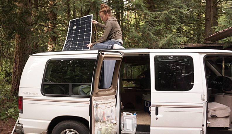 découvrez comment transformer votre fourgon en un espace autonome grâce aux panneaux solaires. profitez d'énergie renouvelable et durable pour vos aventures, tout en réduisant votre empreinte carbone. obtenez des conseils et des astuces sur l'installation et l'entretien de vos panneaux solaires.