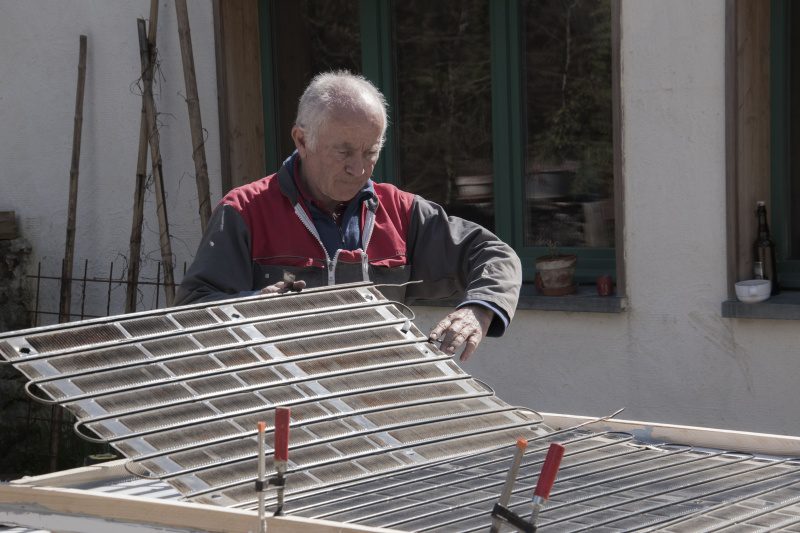 découvrez comment fabriquer votre propre panneau solaire thermique avec notre guide diy détaillé. apprenez les étapes essentielles, les matériaux nécessaires et des astuces pratiques pour profiter d'une solution énergétique durable et économique. transformez votre maison et réduisez vos factures d'énergie grâce à cette approche innovante et accessible.