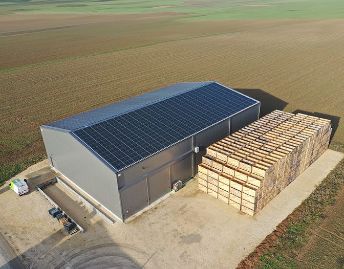 découvrez comment les panneaux photovoltaïques agricoles révolutionnent l'agriculture moderne, en offrant des solutions durables pour la production d'énergie tout en optimisant l'utilisation des terres agricoles. informez-vous sur les avantages, l'installation et les subventions disponibles pour les exploitations agricoles.