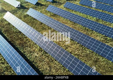 découvrez comment les panneaux photovoltaïques peuvent être une solution efficace face à la crise énergétique actuelle. optimisez votre indépendance énergétique tout en contribuant à la transition écologique grâce à l'énergie solaire.