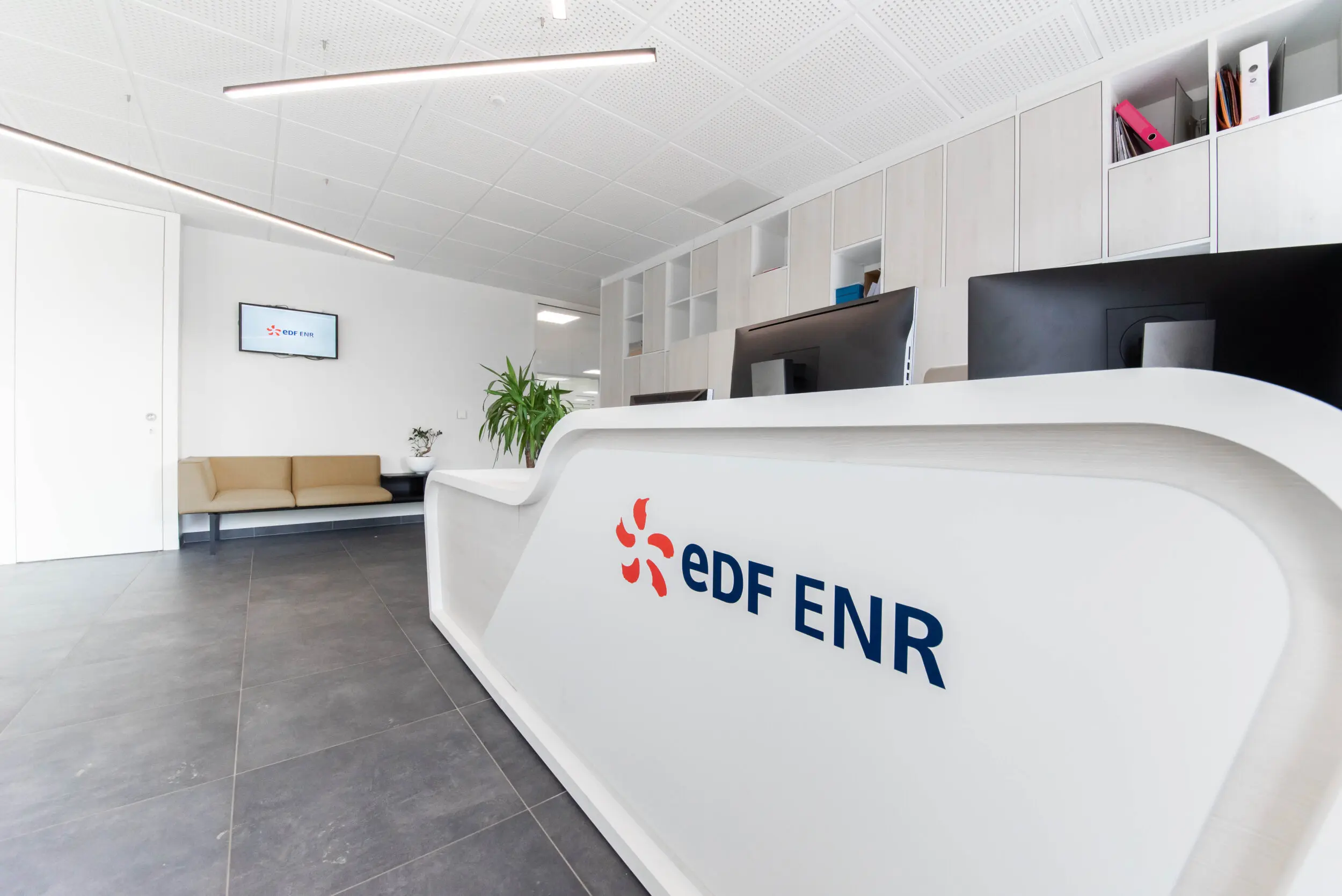 découvrez les panneaux photovoltaïques edf enr, une solution énergétique durable et performante. optimisez votre consommation d'énergie avec une technologie de pointe tout en contribuant à la protection de l'environnement. informez-vous sur les avantages, les installations et les aides financières disponibles pour transitionner vers une énergie renouvelable.