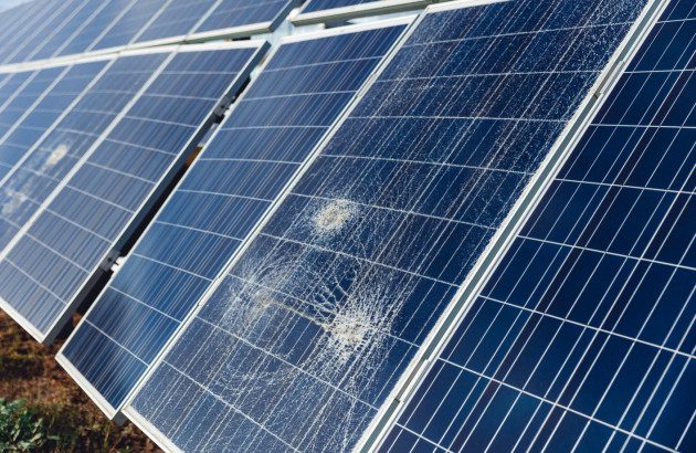 découvrez les enjeux cruciaux des panneaux photovoltaïques, une solution énergétique durable. analyse des impacts environnementaux, économiques et sociaux de cette technologie vitale pour la transition énergétique.
