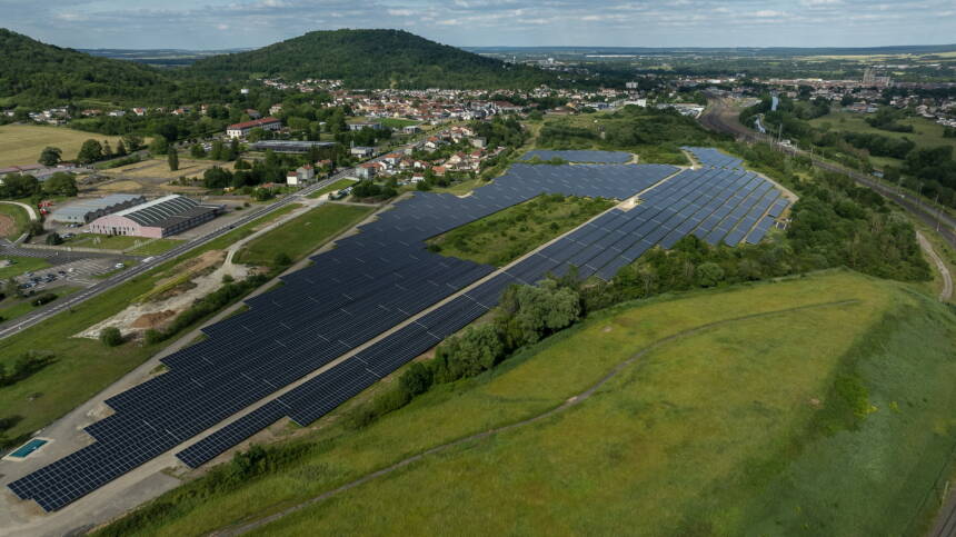découvrez comment les panneaux photovoltaïques peuvent coexister harmonieusement avec la biodiversité. explorez les avantages écologiques, les initiatives innovantes et le rôle crucial des énergies renouvelables dans la préservation des écosystèmes naturels.