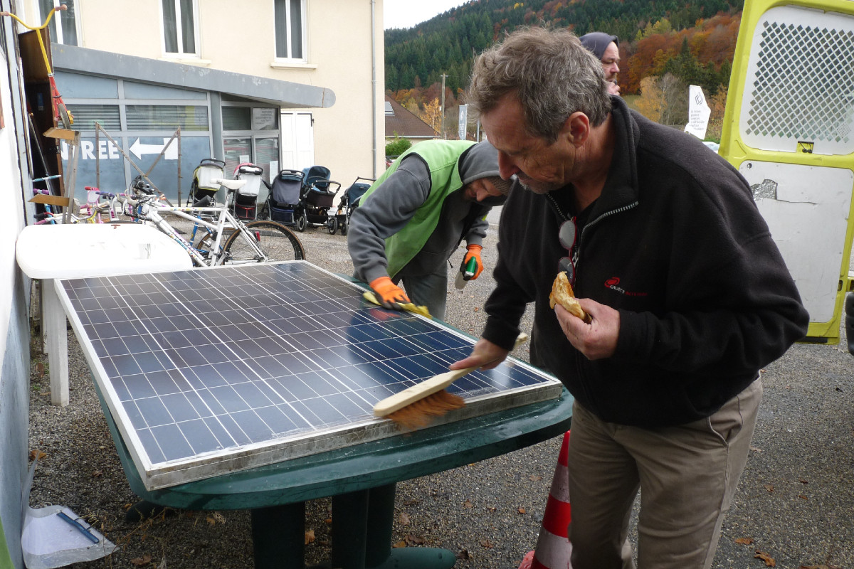 découvrez comment les panneaux photovoltaïques peuvent aider à lutter contre la précarité énergétique en offrant des solutions durables et accessibles. informez-vous sur les avantages des énergies renouvelables pour améliorer votre confort quotidien et réduire vos factures d'énergie.