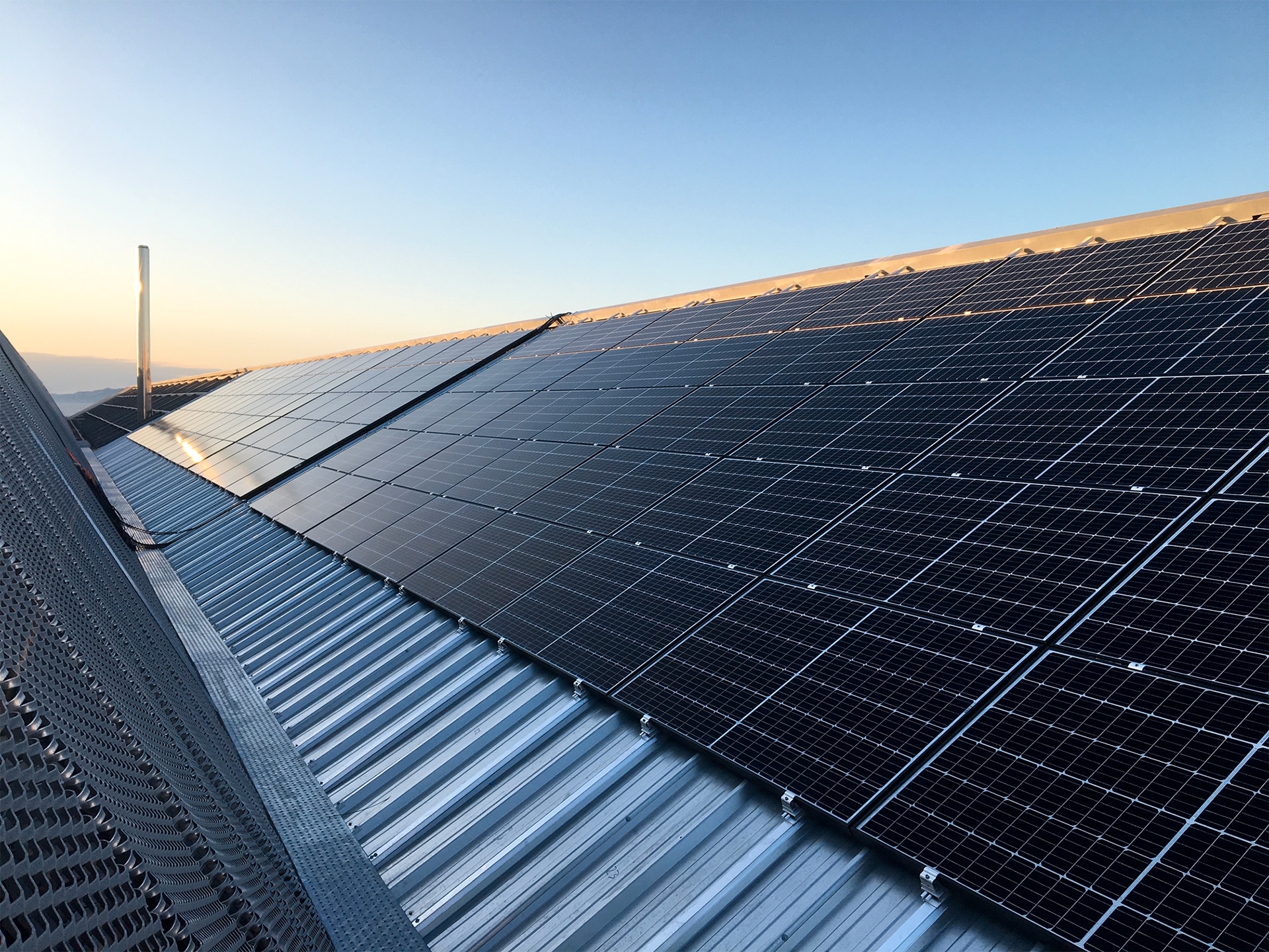 découvrez comment les panneaux photovoltaïques peuvent transformer votre toiture en une source d'énergie renouvelable. apprenez les avantages, les options d'installation et les meilleures pratiques pour maximiser votre production d'électricité tout en préservant l'esthétique de votre maison.