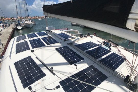 découvrez les panneaux solaires pour bateau, une solution écologique et économique pour alimenter vos appareils en mer. optez pour une énergie renouvelable qui optimise votre autonomie tout en respectant l'environnement. idéal pour les amateurs de navigation, ces systèmes innovants s'installent facilement et garantissent une source d'énergie fiable lors de vos aventures maritimes.