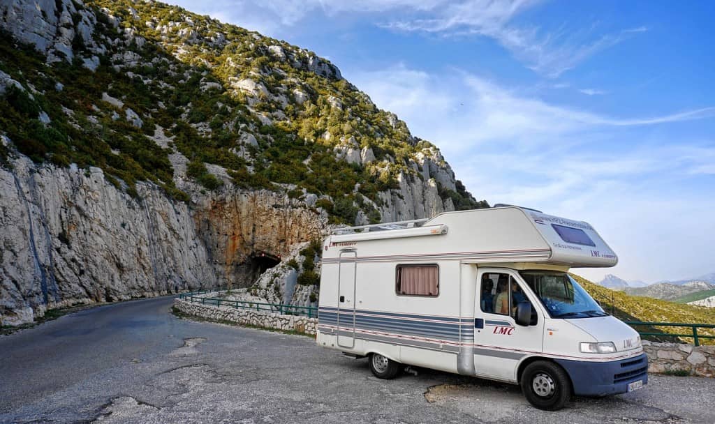 découvrez comment les panneaux solaires pour camping-car peuvent transformer vos voyages en vous offrant une source d'énergie autonome et écologique. profitez de vacances en pleine nature tout en préservant l'environnement grâce à nos solutions solaires adaptées aux véhicules de loisirs.