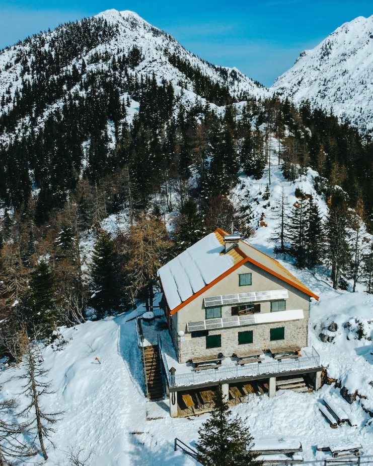 découvrez comment les panneaux solaires peuvent fonctionner efficacement même par temps froid. explorez les avantages de l'énergie solaire en hiver et optimisez vos installations pour garantir une production d'énergie fiable, quelle que soit la température.