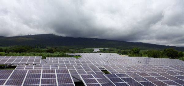 découvrez comment les panneaux solaires fonctionnent sous la pluie et leur efficacité par temps humide. maximisez votre production d'énergie renouvelable même lors de conditions climatiques moins favorables. apprenez tout sur les technologies innovantes et les avantages des panneaux solaires pluie.