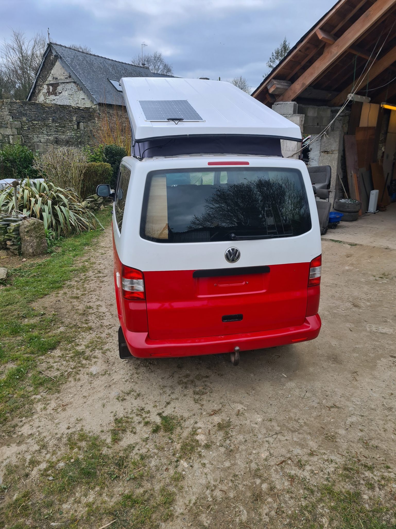 découvrez comment les panneaux solaires pour van transforment votre aventure en liberté. profitez d'une source d'énergie renouvelable pour alimenter vos appareils, tout en explorant la nature. optez pour l'autonomie et la durabilité lors de vos voyages en van.